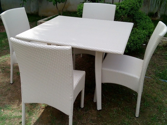 Fe Dining Set